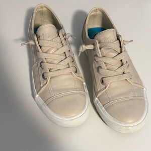 Blowfish Malibu Women's Beige Leatherette Sneakers